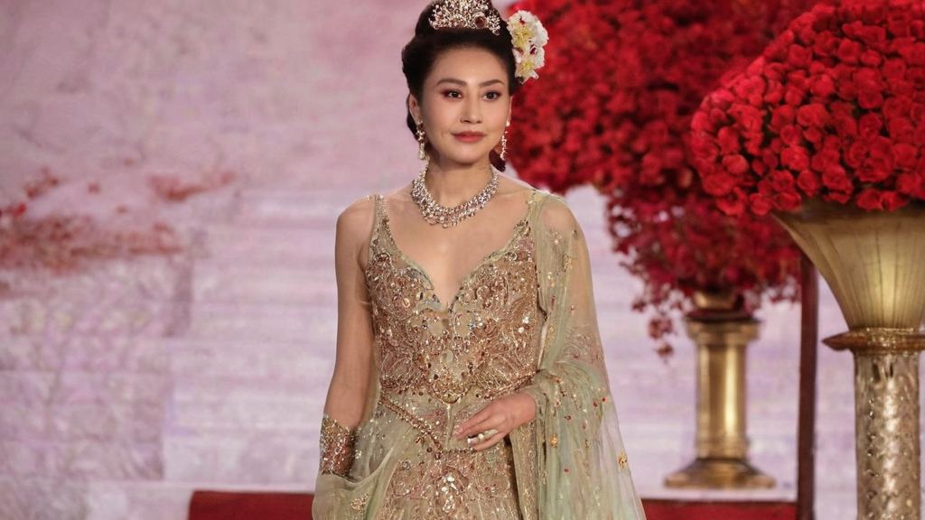 娱乐圈“魔法”当某位明星用经典表情包爆红,洪荒少女傅园慧意外变身卖拉面引热议