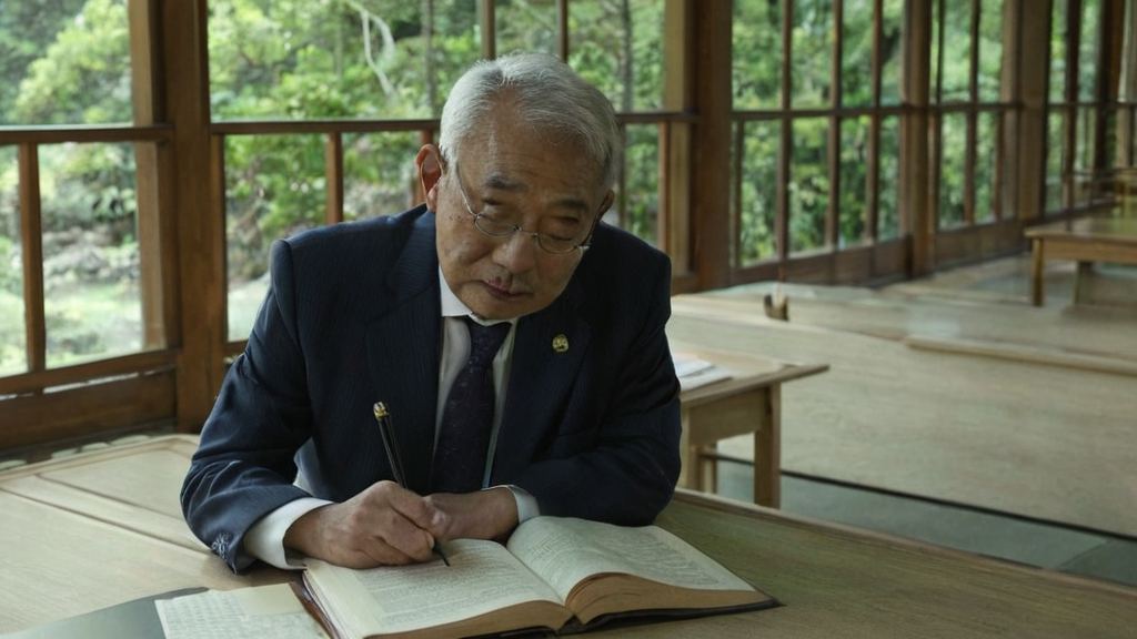 内地明星在学校光脚走红日本街头独特时尚态度引关注