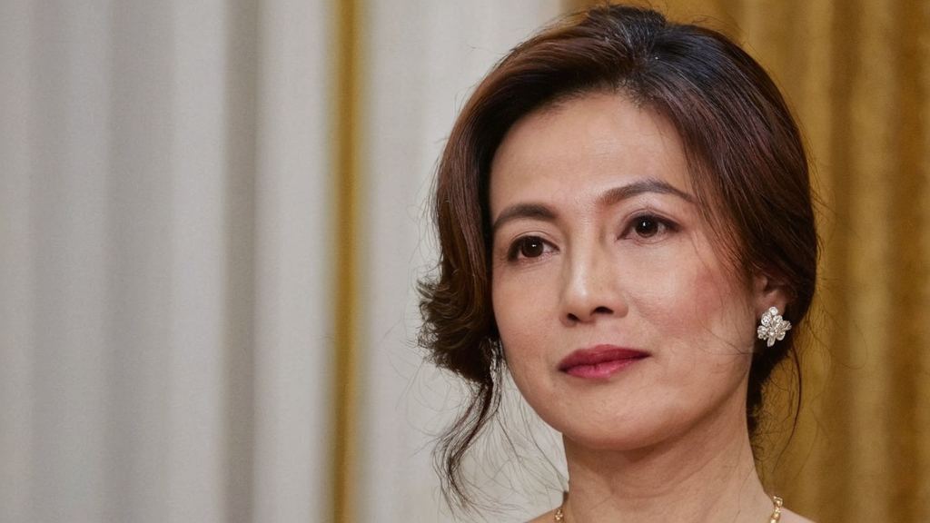 明星在直播中意外缺席引发吃瓜盛宴,广告背后隐藏的秘密曝光